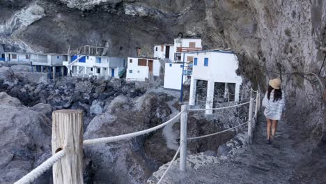 Piratenhöhle-Poris-de-Candelaria,-eine-versteckte-Touristenattraktion-in-der-Nähe-von-Tijarafe