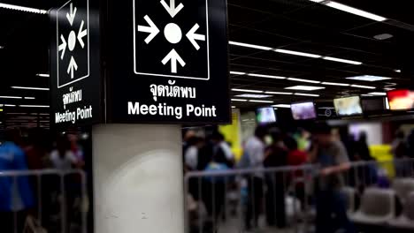 abstract-blur-background-of-business-crowd-of-walking-people-waiting-queue-for-transportation-or-taxi-at-meeting-point