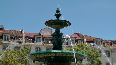 Fuente-de-agua-del-centro-de-la-ciudad-de-Lisboa-Portugal