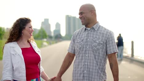 Slow-motion-couple-stop-to-talk-by-the-Detroit-River