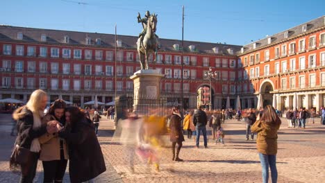 Plaza-Alcalde-de-Madrid-turísticas-cerca-del-monumento-de-lapso-de-tiempo-de-España-4-K