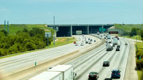 Die-Perimeter-Verkehr-am-Flughafen-Atlanta-mit-Jet-Landing