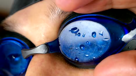 Professional-swimmer-concentrates-and-prepares-for-a-start,-close-up,-water-drops-on-the-face