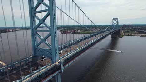 Benjamin-Franklin-Bridge-en-Filadelfia