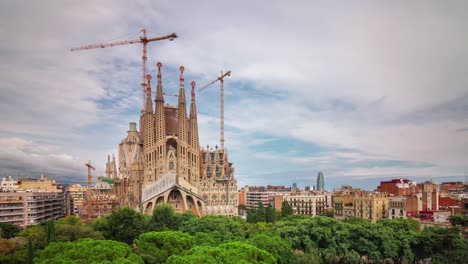 Spanien-Barcelona-wichtigsten-Kathedrale-Sagrada-Familia-Bau-4k-Zeitraffer