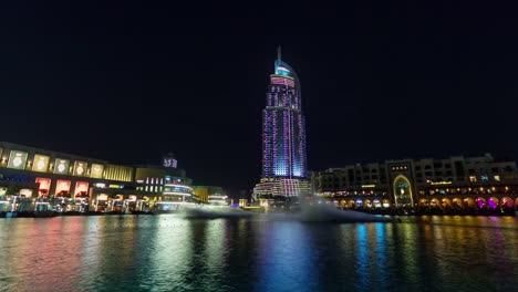 fuente-de-noche-alumbrado-dubai-mundo-famoso-hotel-Mostrar-4-k-tiempo-lapso-Emiratos-Árabes-Unidos