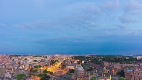 Italien-Sonnenuntergang-Sturm-Himmel-Twilight-Altare-della-Patria-auf-dem-Dach-Forum-romanum-Panorama-4k-Zeitraffer