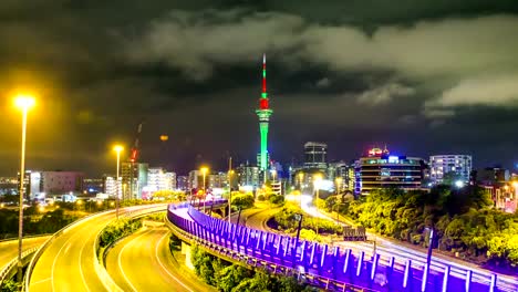 Zeitraffer-Verkehr-Blick-bei-Nacht-in-Auckland,-Neuseeland