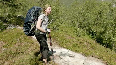 Tourist-girl-smiling-in-the-mountains