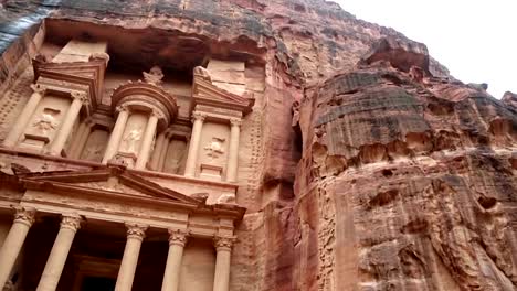 Facade-of-Treasury-in-Petra,-Jordan.