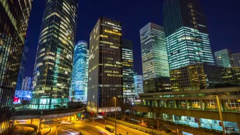 Frankreich-Nacht-beleuchtete-Paris-la-Defense-Business-Block-Verkehr-Kreuzung-Panorama-4k-Zeitraffer