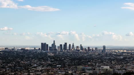 Centro-de-Los-Ángeles-con-nubes-día-Timelapse