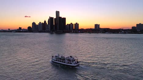 Skyline-von-Detroit-bei-Nacht