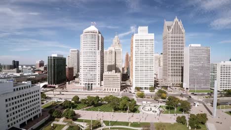 Skyline-of-Detroit-by-night