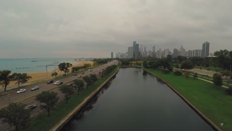 Horizonte-de-Chicago-de-aérea-de-Lincoln-Park