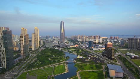 Vuelo-aéreo-de-Incheon,-Central-Park-en-Songdo-International-Business-District,-Corea-del-sur