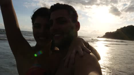 Couple-taking-a-selfie-in-the-beach