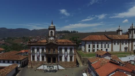 Luftaufnahmen-der-Stadt-Ouro-Preto-in-Minas-Gerais,-Brasilien