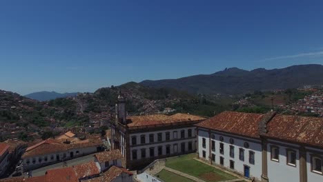 Aérea-de-la-ciudad-de-Ouro-Preto-en-Minas-Gerais,-Brasil