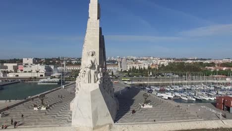 Aerial-View-des-Denkmal-der-Entdeckungen,-Lissabon,-Portugal