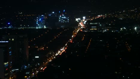 Lapso-de-tiempo-del-tráfico-y-el-paisaje-urbano-en-Manila