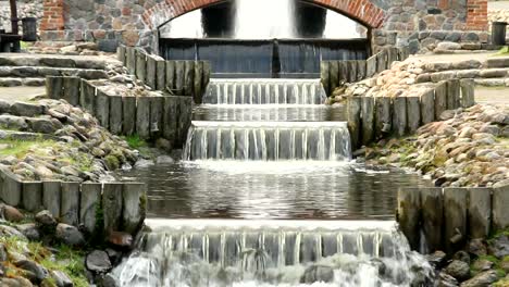 Brunnen.-Brücken.-Wasserfall.-Symmetrie-Hintergrund.-Park.