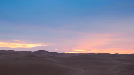 Sonnenuntergang-in-arabischen-Dünen-von-Marokko-timelapse