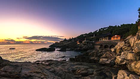 4-k-Zeit-verfallen-Sonnenaufgang-am-Haedong-Yonggungsa-Tempel-in-Busan-in-Südkorea