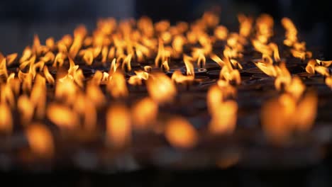 Velas-para-oración-en-sitio-budista-de-Boudhanath.-Katmandú,-Nepal.-4K,-UHD