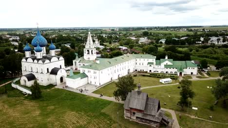 Catedral-de-la-Natividad-de-la-Virgen-en-Suzdal-Kremlin