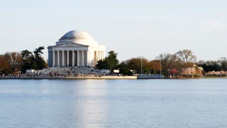 Jefferson-Memorial-an-einem-ruhigen-Frühlingsabend