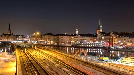 Stockholm-Schweden-Zeitraffer-4K,-Stadt-Skyline-von-Tag-zu-Nacht-Zeitraffer-am-Slussen-und-Gamla-Stan