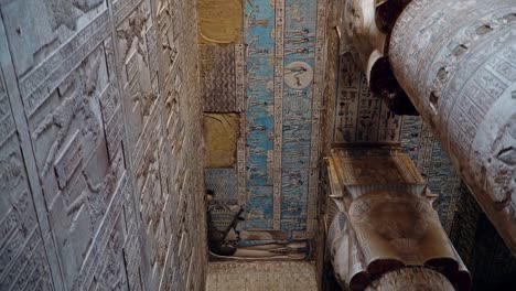 Interieur-von-Dendera-Tempel-oder-Tempel-der-Hathor.-Ägypten