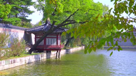 Palacio-de-Gyeongbokgung-en-otoño-de-Corea-del-sur