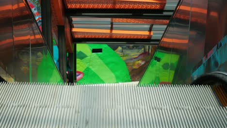 Close-view-of-outdoor-escalator-at-Comuna-13,-Medellin,-Colombia