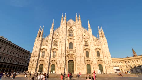 Milan-Italy-time-lapse-4K,-city-skyline-timelapse-at-Milano-Duomo-Cathedral