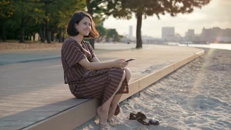 Happy-young-girl-with-smartphone