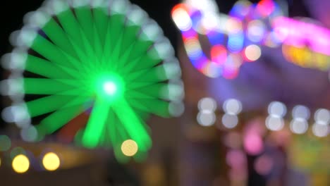 Luces-de-Navidad.-El-ambiente-festivo.-Fondo.-Año-nuevo.-Navidad.-Feria.-Parque-de-atracciones.