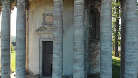 Ruinas-de-la-iglesia-católica-en-Ucrania