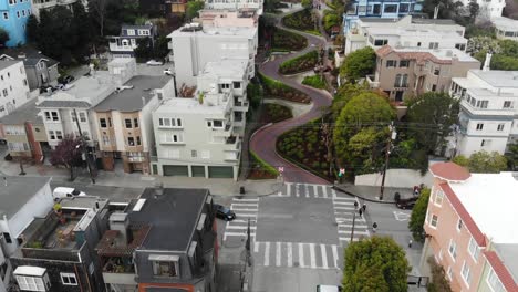 Lombard-Street-in-San-Francisco.-Touristische-Attraktion.