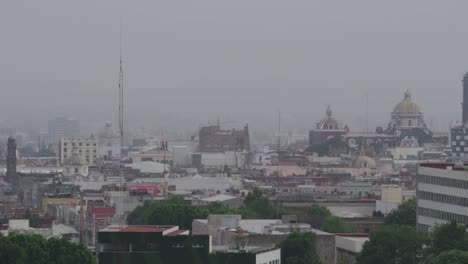 Puebla-Skyline-während-der-Abendzeit-in-Puebla,-Mexiko.