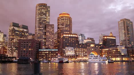 Ciudad-de-Boston-horizonte-en-la-noche-Massachusetts-USA