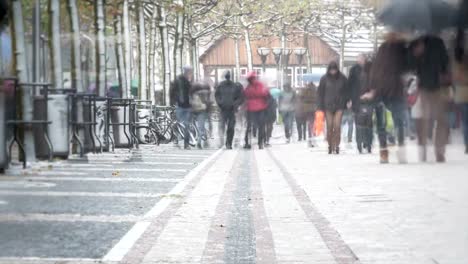 timelapse-Menschen-in-der-Einkaufspassage-in-frankfurt