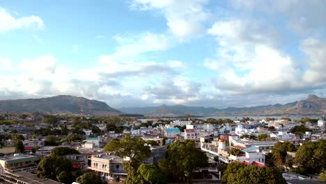 Kreuz-auf-Mauritius-Kirche-mit-sun-spiegelt