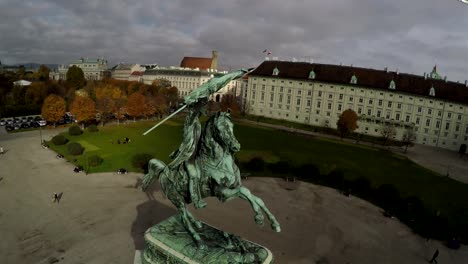 Luftbild-auf-dem-Platz-der-Helden-in-Wien