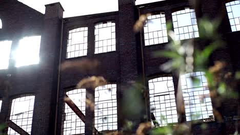 Derelict-Gebäude-Fenster-in-Birmingham,-England.