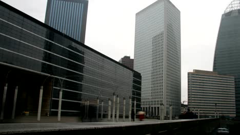 Menschen-zu-Fuß-in-der-financial-district