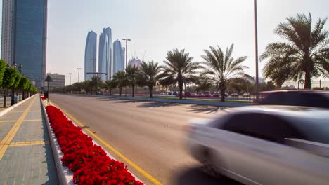 Sonnige-Verkehr-Straße-Zeitraffer-von-abu-dhabi