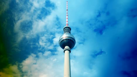 Torre-de-televisión-en-Berlín,-Alemania,-time-lapse-vista