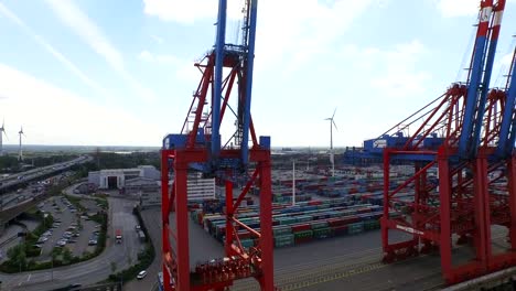 Container-Schiffe-und-Containern-im-Hafen-Hamburg,-Deutschland